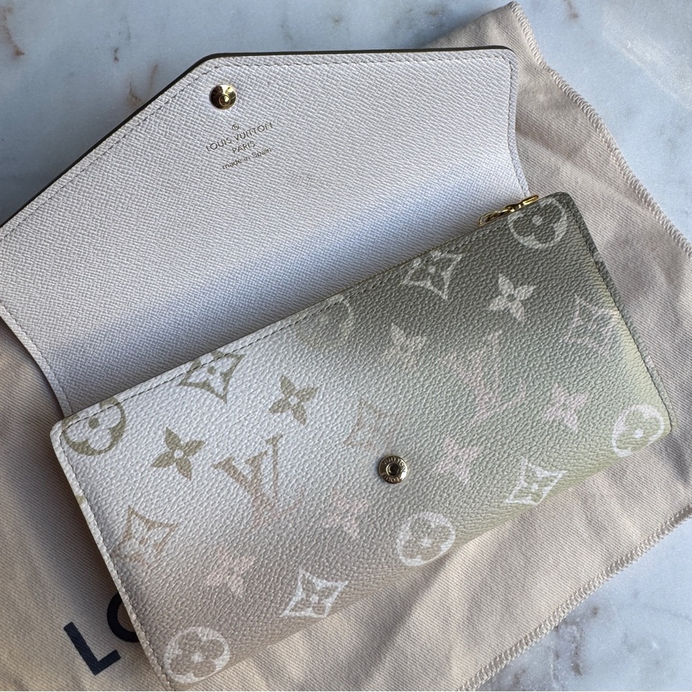 Louis Vuitton Spring in the City Sarah Wallet - Picture 11 of 15